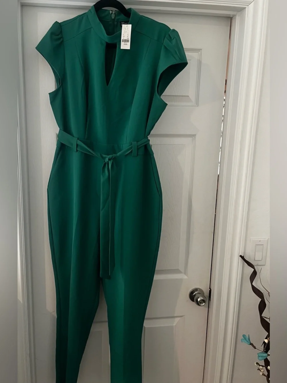 New York & Company Green Keyhole Tie-Waist Jumpsuit - Picture 4 of 7